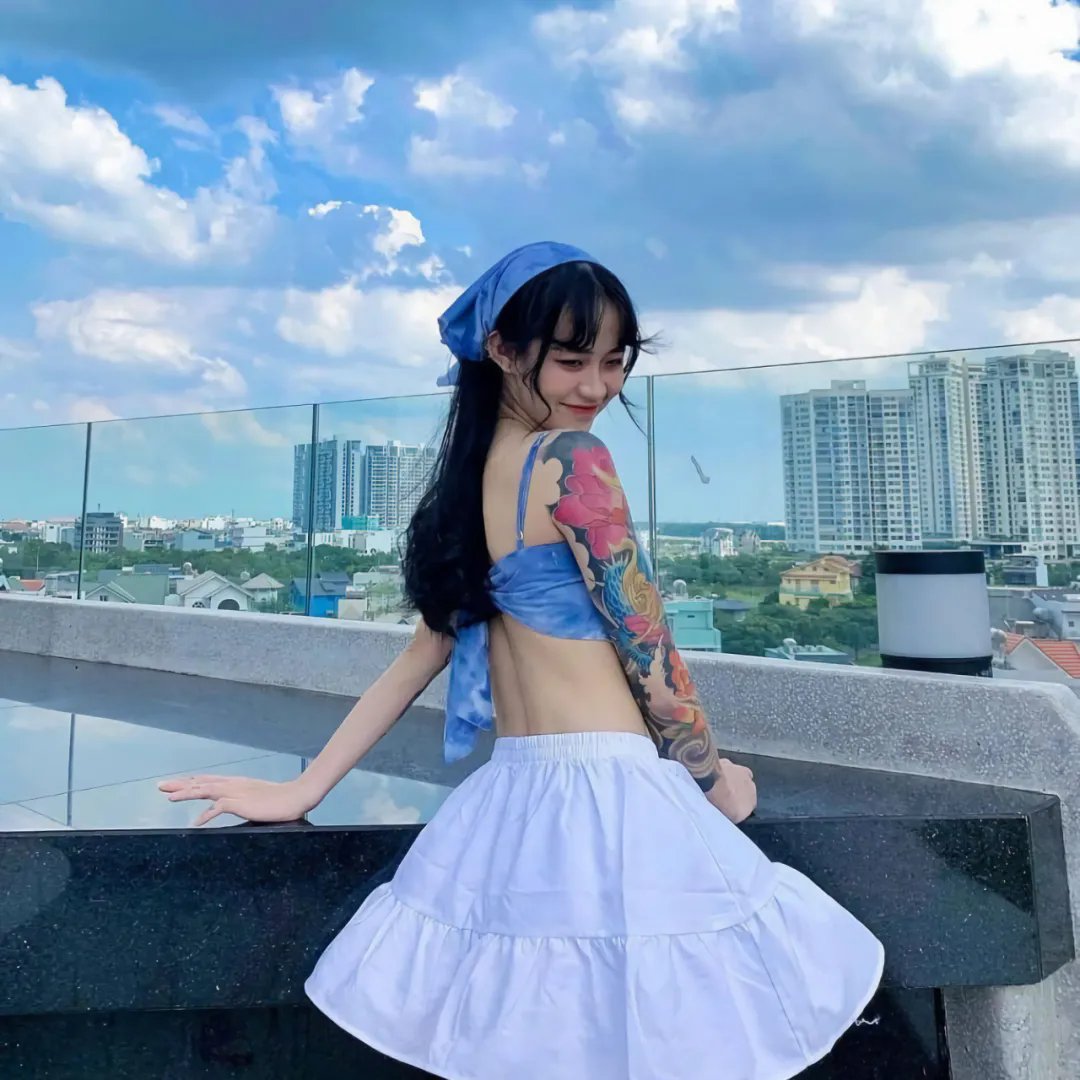 深蓝与月光 海报